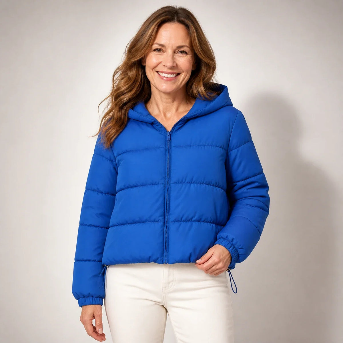 Aída™ | Chaqueta con capucha moderna y versátil